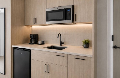 Downtown Toronto Apartment | Bright 1BR Suite in Central Toronto