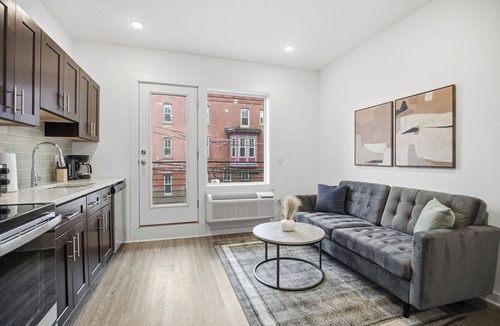 Fairmount Apartment | Bright 1BR unit in the Fairmount Square building