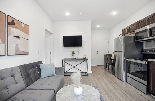 Fairmount Apartment | Bright 1BR unit in the Fairmount Square building