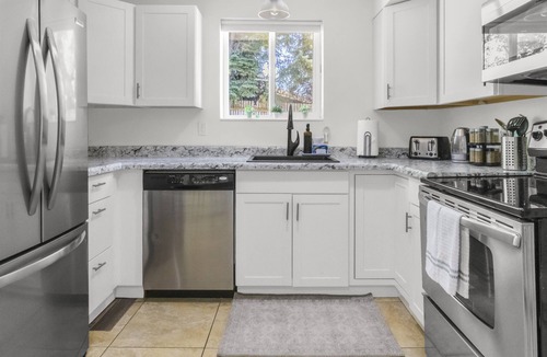 Logan Apartment | Bright 2 Bd - Great Location Near USU and Downtown