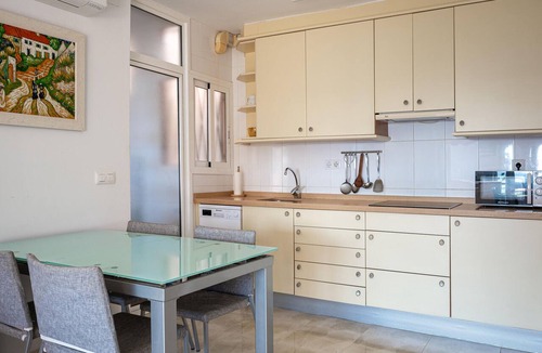Altafulla Apartment | Bright 2-bed apartment, air conditioning, parking, 50m to beach - Altafulla