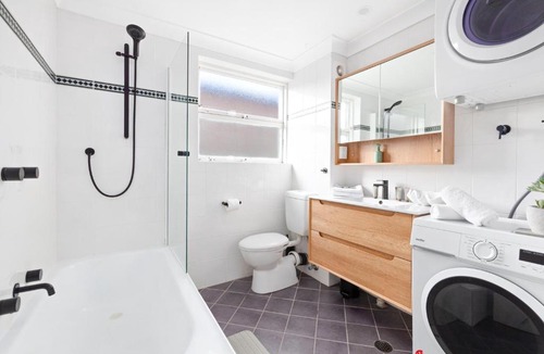 Vaucluse Apartment | Bright 2-Bed Flat with Balcony in Vaucluse