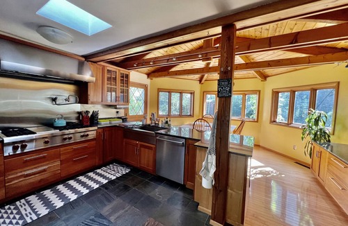 Turnagain House | Bright 2-Bedroom Home 5 min to Airport, Walk/Ski to Inlet, Parks & Coastal Trail