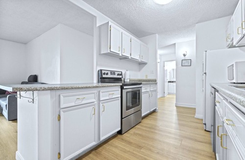 Beltline Apartment | Bright 2 Bedroom Suite at Victoria & Stampede Park