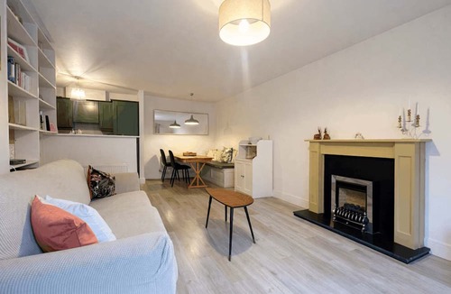 Chapelizod Apartment | Bright 2BDR Split Level Apt Near Phoenix Park