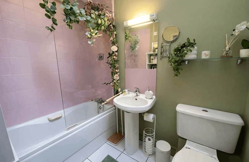 Chapelizod Apartment | Bright 2BDR Split Level Apt Near Phoenix Park
