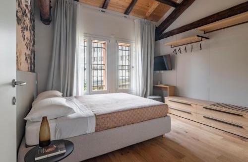 Saragozza-Porto Apartment | Bright 2BR - 2BA - AC - Central Bologna