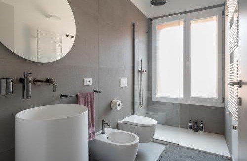 Saragozza-Porto Apartment | Bright 2BR - 2BA - AC - Central Bologna