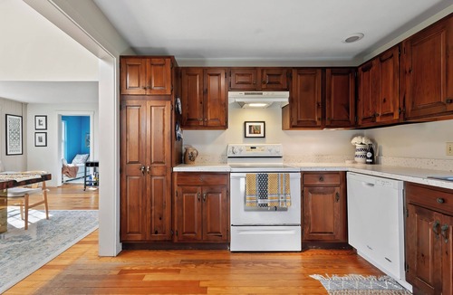 North Sutton Cottage | Bright 2BR/2BA New England Cottage Fireplace Near Lake & Ski Areas