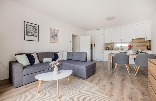 Csarnok negyed Apartment | Bright 2BR Apartment with Terrace