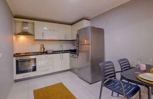 Kaleici Apartment | Bright 2BR Flat Near Hadrian’s Gate with AC