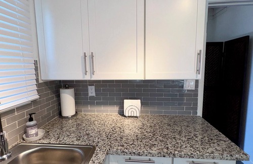 Winters House | Bright 2BR Home, King and Queen Beds, Fenced Yard, Walk to Downtown Winters