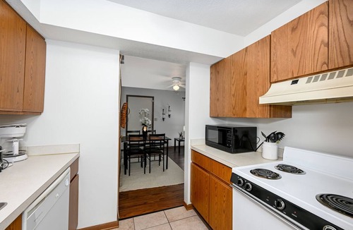 Akron Apartment | Bright 2BR Walk to Summa Near Akron Hospitals & UA