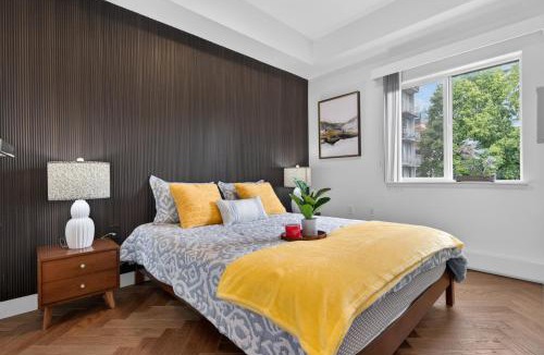 Downtown Vancouver Apartment | Bright 2BR West End Apartment Close to Beaches