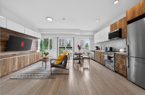 Downtown Vancouver Apartment | Bright 2BR West End Apartment Close to Beaches