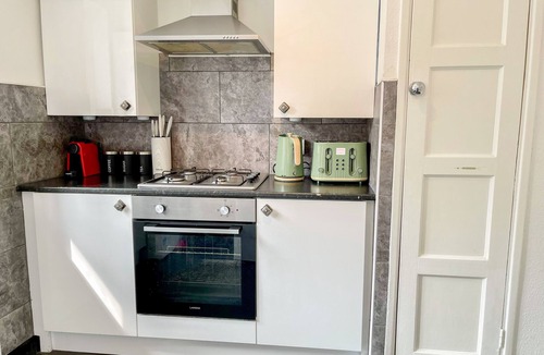 Woodberry Down House | Bright 3 Bed flat with Balcony near Finsbury Park