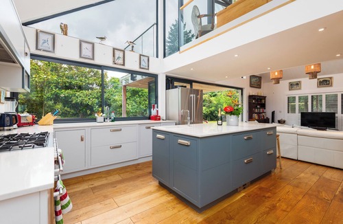 Fordwich Villa | Bright 4 bed 4 bath Villa in historic Canterbury surrounded by Magnolia trees