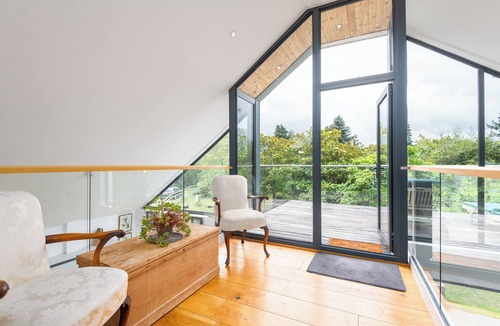 Fordwich Villa | Bright 4 bed 4 bath Villa in historic Canterbury surrounded by Magnolia trees