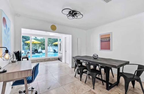 Driftwood House | Bright 4BR with Pool and Game Room near Hard Rock