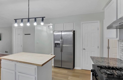 Gahanna House | Bright 5BR Family Home -Near Airport, New Albany & Easy Commute