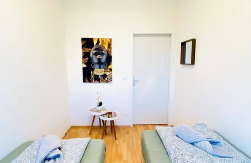 Liesing Apartment | Bright 5BR Shared Apartment w Great Transport Link