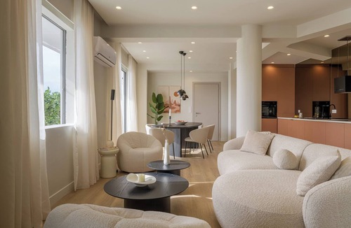Monastiraki Apartment | Bright Acropolis Loft Plunge Pool