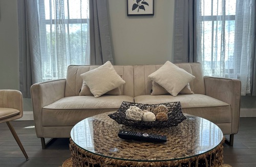 Albany Apartment | Bright & Airy 1 BDRM Private Apartment