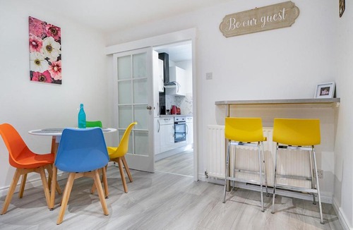 Belfast City Centre Apartment | Bright & Airy 2BR 2Bath Apt in Perfect Location - Pass the Keys
