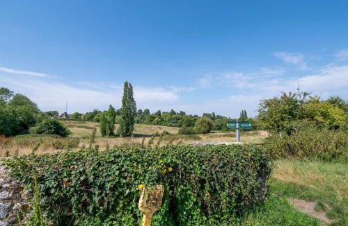 Stanton Saint John House | Bright & Airy Countryside Cabin Near Oxford, Perfect Getaway with Scenic Views - Pass the Keys