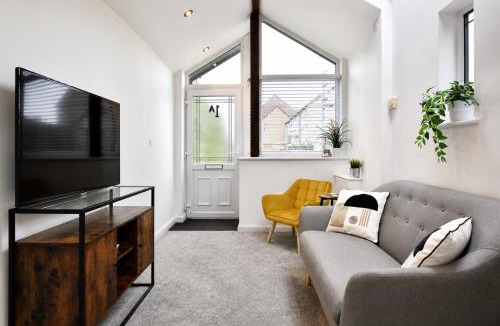 Salisbury House | Bright & Airy Home Close To Salisbury Centre
