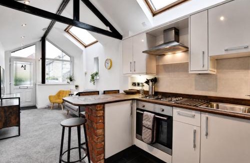 Salisbury House | Bright & Airy Home Close To Salisbury Centre