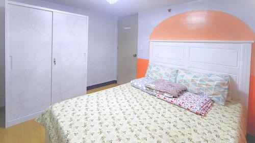 Cainta Apartment | Bright & Airy Loft Cambridge Village Charm