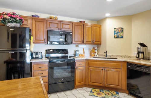 Avalon Condo | Bright & Airy Villa, Panoramic Views from all Rooms, 6-Seat Golf Cart, WIFI