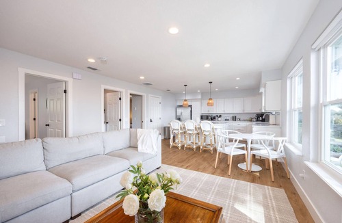 Moss Beach House | Bright and airy beach vacation spot- perfect for families and ocean views