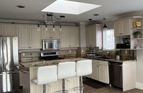Hastings House | Bright and Beautiful 3 Bed/3 Bath - Vancouver