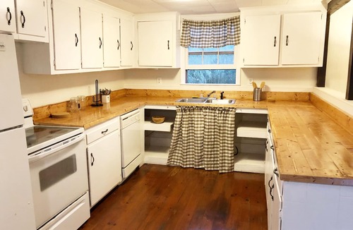 Chesnee House | Bright and beautiful Cottage near Spartanburg , Tryon Intl Eq Center, Asheville.