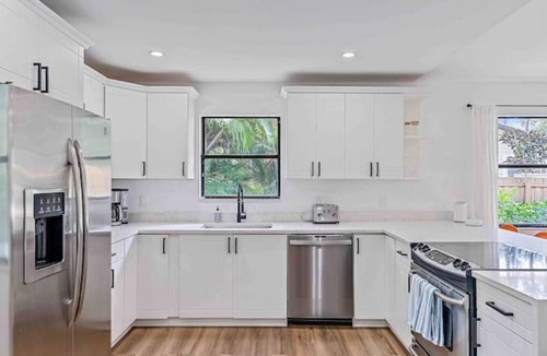 Pine Gardens North House | Bright and beautiful coastal Jupiter home
