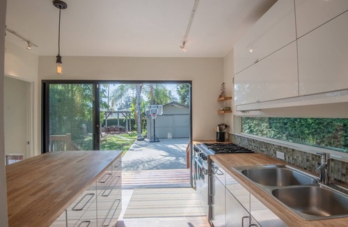 North Central House | Bright and charming bungalow with private yard – Close to Old Town Pasadena.
