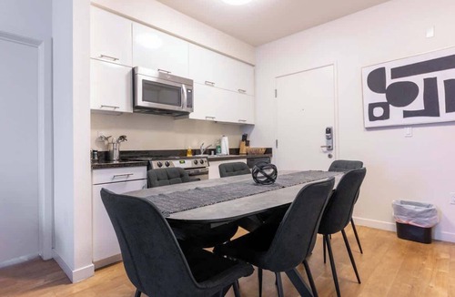 Downtown House | Bright and Charming Apartment. Next to Americana