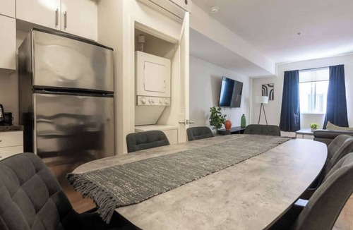 Downtown House | Bright and Charming Apartment. Next to Americana