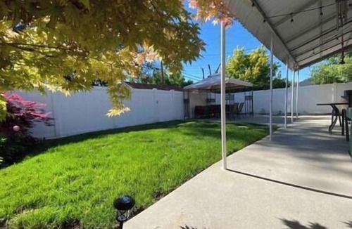 South Salt Lake House | Bright and Comfy 2 King Beds Near Sugar House