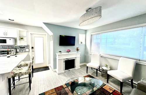 Central Okanagan House | Bright and Comfortable Retreat Downtown Kelowna