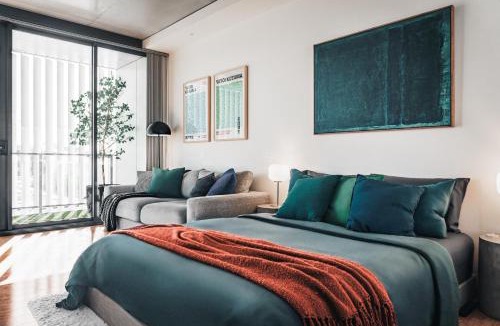 Lyneham Apartment | Bright and Cosy Apartment with Luxe Rooftop Pool