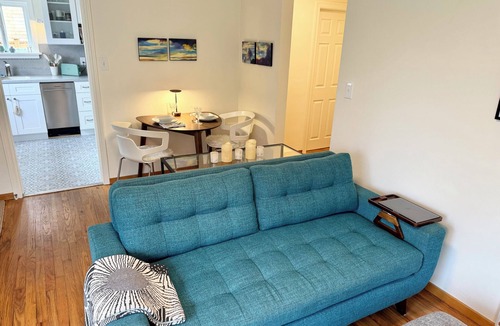 Roxhill Cottage | BRIGHT and COZY 2-bedroom cottage in Seattle