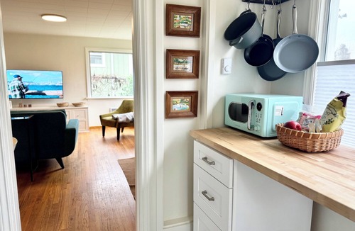 Roxhill Cottage | BRIGHT and COZY 2-bedroom cottage in Seattle