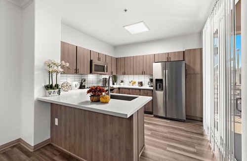 Downtown Long Beach Apartment | Bright and Cozy, Central 2-bedroom Apartment in the Heart of Downtown Long Beach