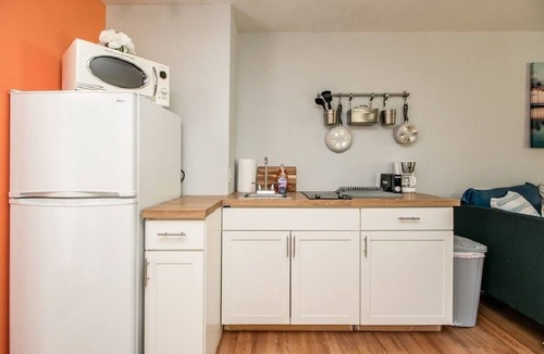 Camelback East Apartment | Bright and Cozy Mid Town Phoenix Zen Yard Studio!