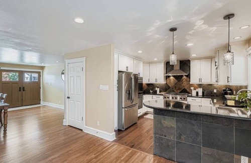 Castlewood House | Bright and Cozy Ranch Style House Centennial
