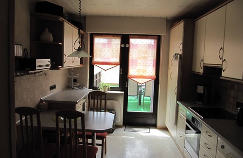 Kluesserath Apartment | Bright and cozy vacation apartment with covered balcony in Mediterranean style!