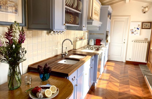 Santa Maria Novella Apartment | Bright and elegant flat with terrace by the river
